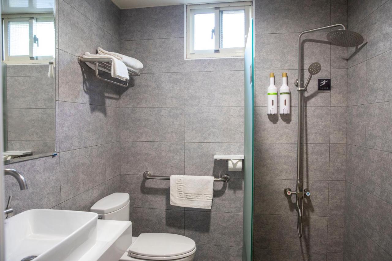 Holiday Hotel Нанган Екстериор снимка